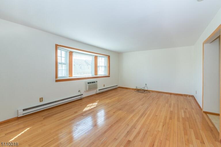 Property listing MLS 4049830 photo 2