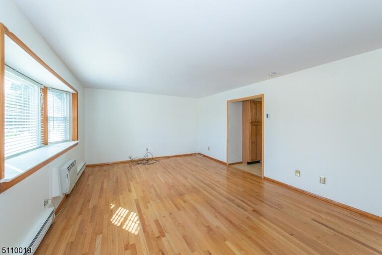 Property listing MLS 4049830 photo 3