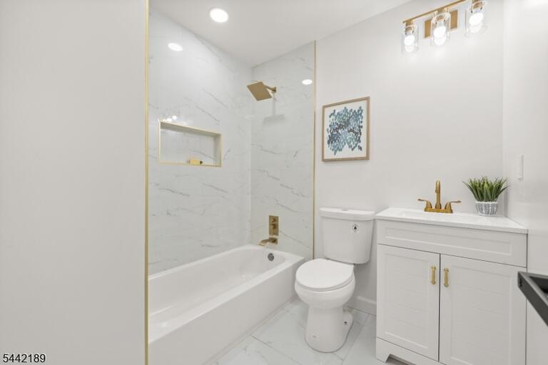 Property listing MLS 4049831 photo 13