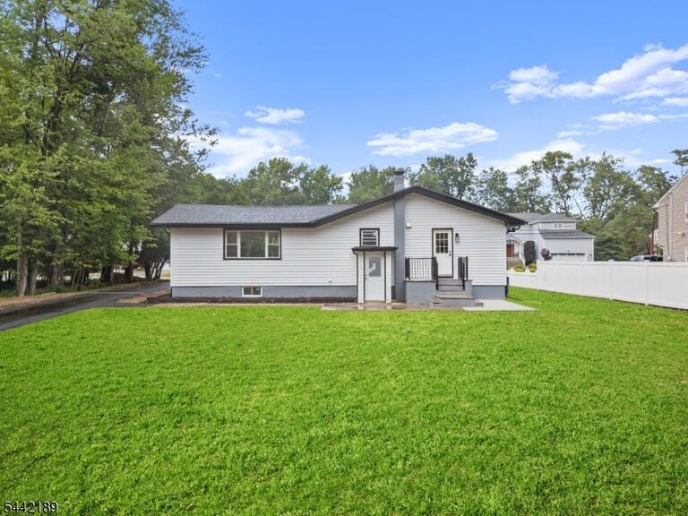 Property listing MLS 4049831 photo 2