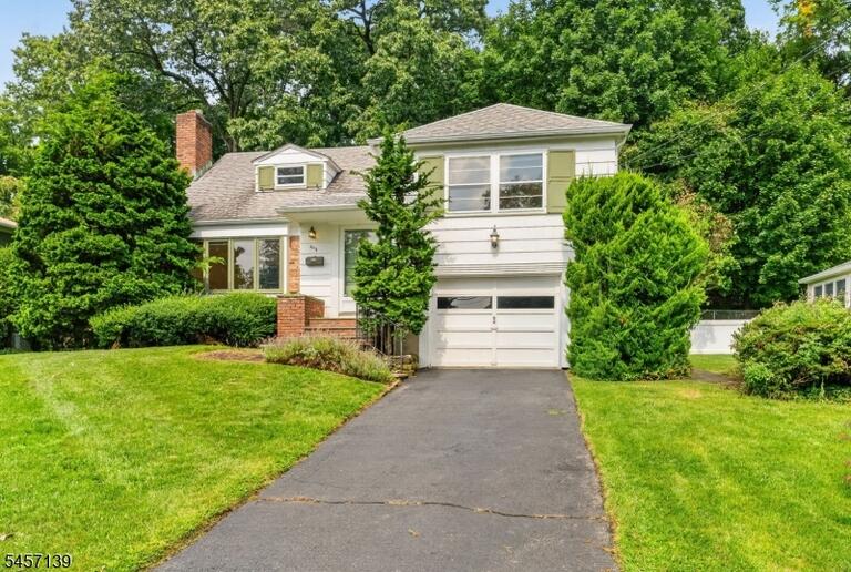 Property listing MLS 4049844 photo 1