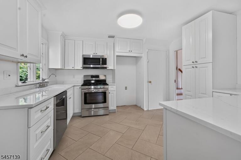 Property listing MLS 4049844 photo 10