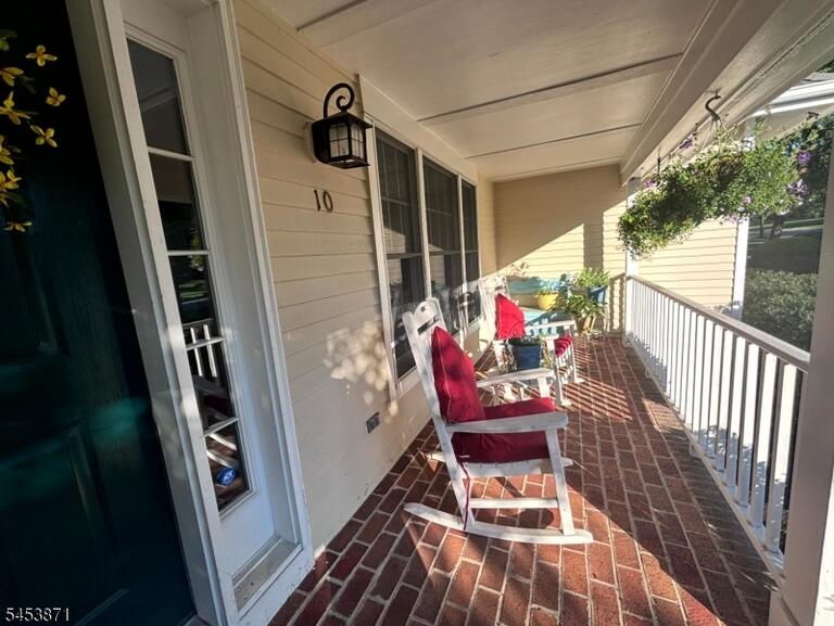 Property listing MLS 4049848 photo 3