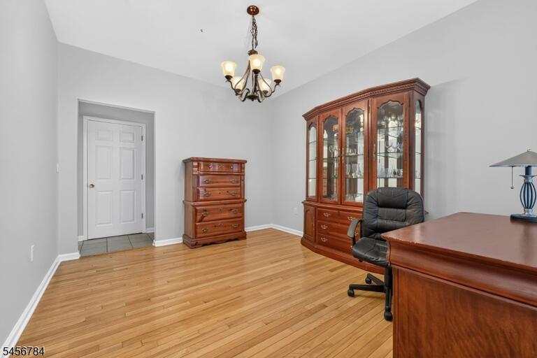 Property listing MLS 4049851 photo 4