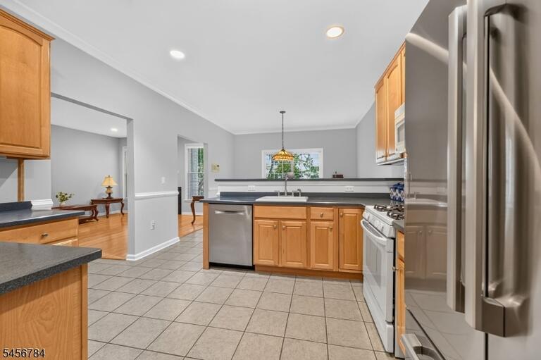 Property listing MLS 4049851 photo 5