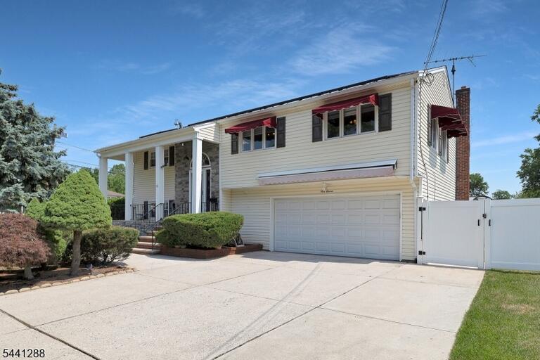 Property listing MLS 4049868 photo 3