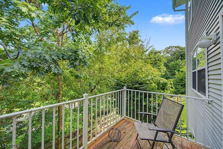 Property listing MLS 4049870 photo 2