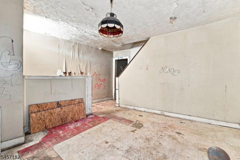 Property listing MLS 4049890 photo 10