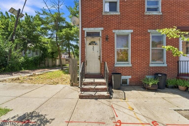 Property listing MLS 4049890 photo 2