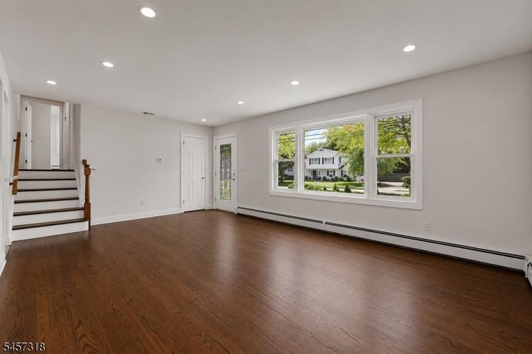 Property listing MLS 4049894 photo 4