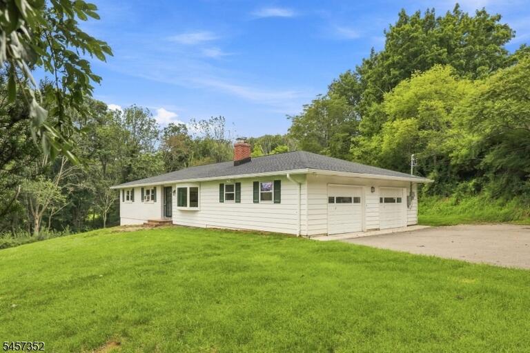Property listing MLS 4049903 photo 2