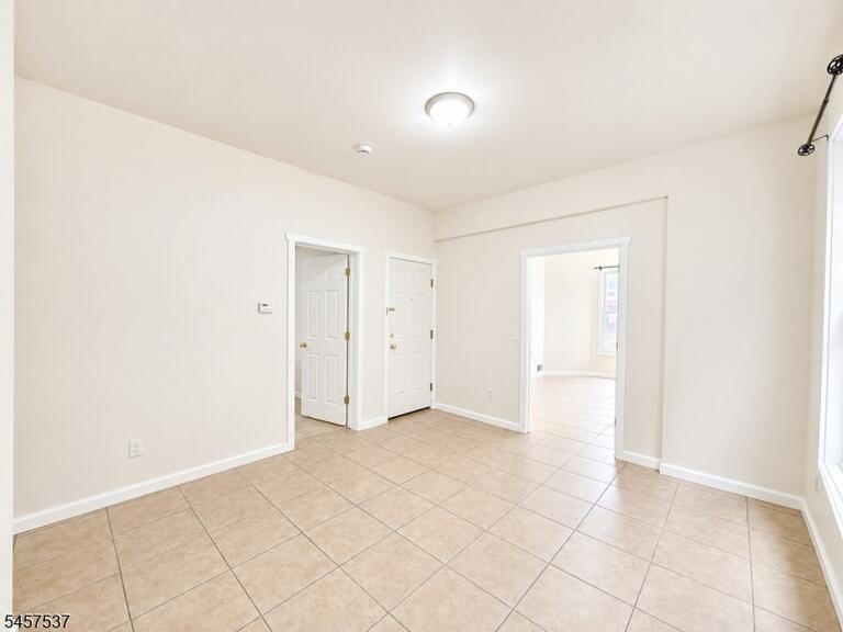 Property listing MLS 4049921 photo 3