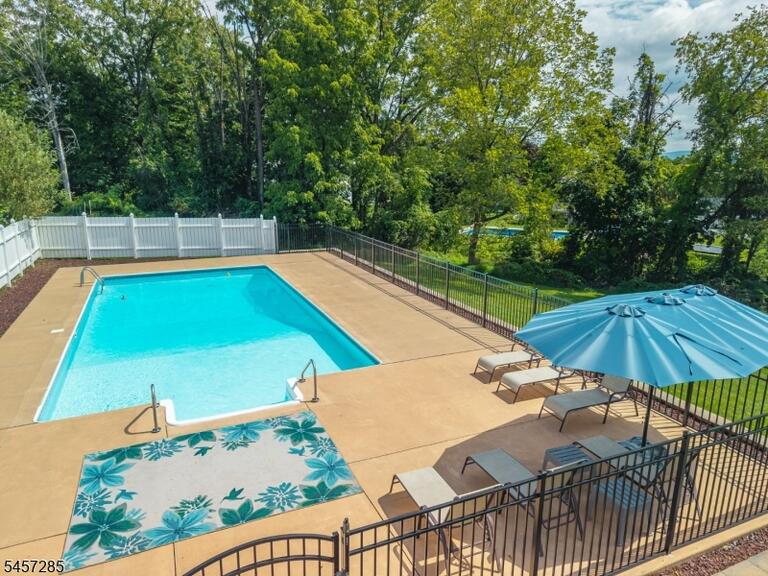 Property listing MLS 4049931 photo 10