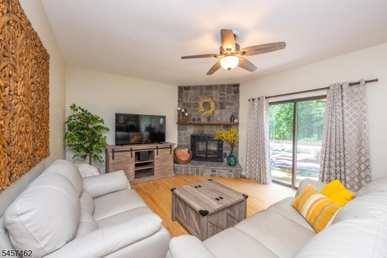 Property listing MLS 4049938 photo 3