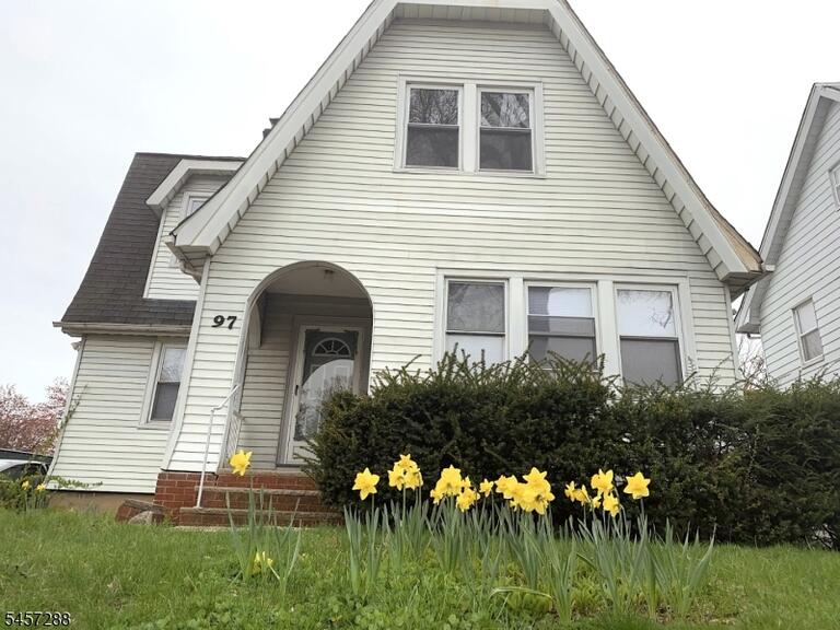 Property listing MLS 4049945 photo 2