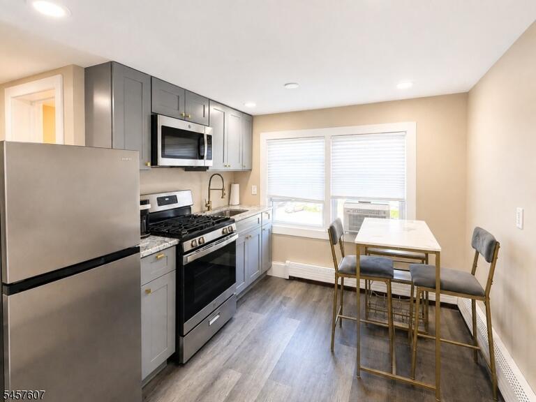 Property listing MLS 4049991 photo 1