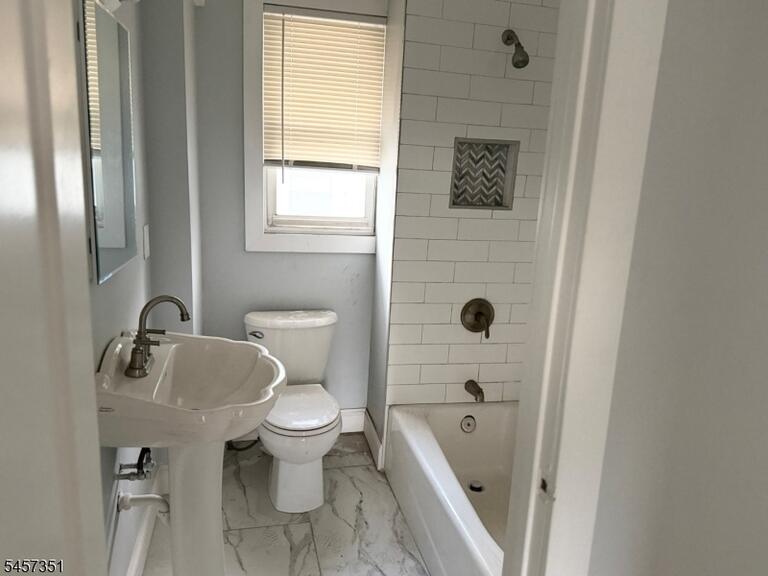 Property listing MLS 4049992 photo 9