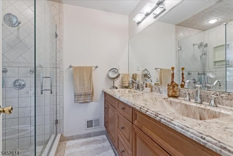Property listing MLS 4050002 photo 27