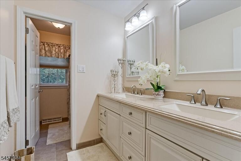 Property listing MLS 4050002 photo 30