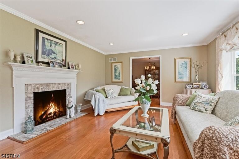 Property listing MLS 4050002 photo 6