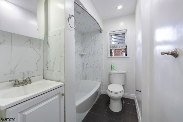 Property listing MLS 4050011 photo 12