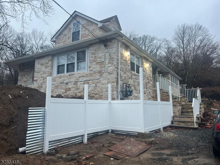 Property listing MLS 4050018 photo 1