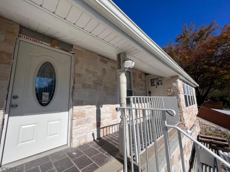 Property listing MLS 4050018 photo 2
