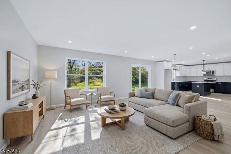 Property listing MLS 4050027 photo 4