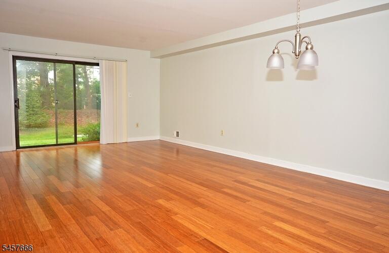 Property listing MLS 4050032 photo 9