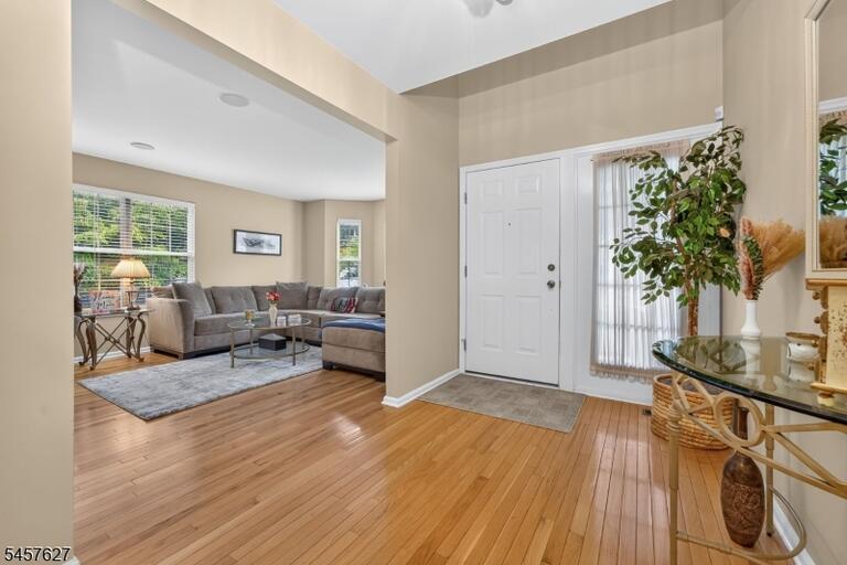 Property listing MLS 4050042 photo 3