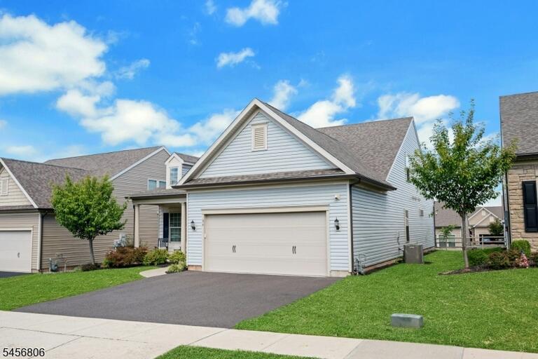 Property listing MLS 4050045 photo 2