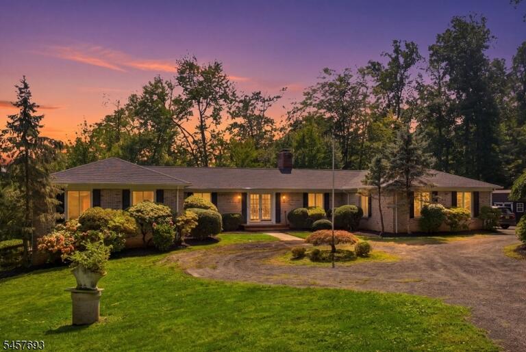 Property listing MLS 4050055 photo 1