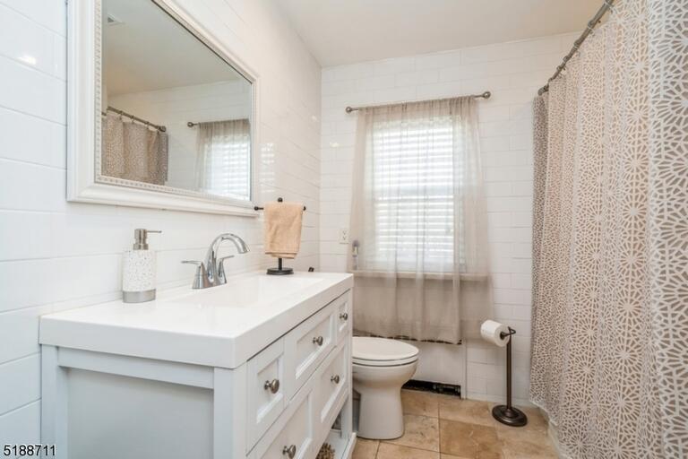 Property listing MLS 4050060 photo 24