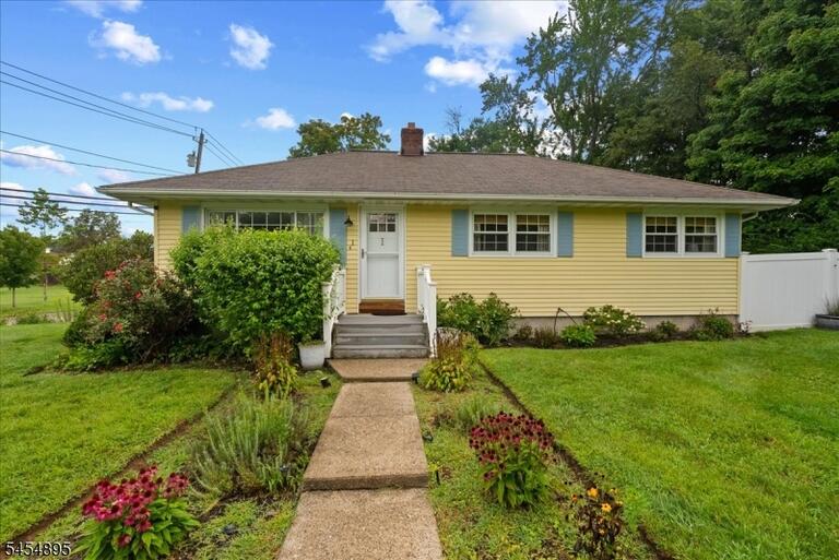 Property listing MLS 4050068 photo 1