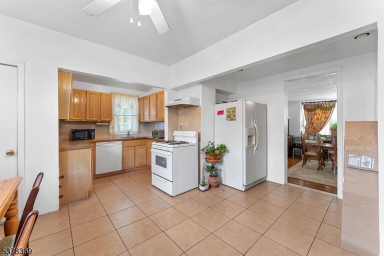 Property listing MLS 4050075 photo 14