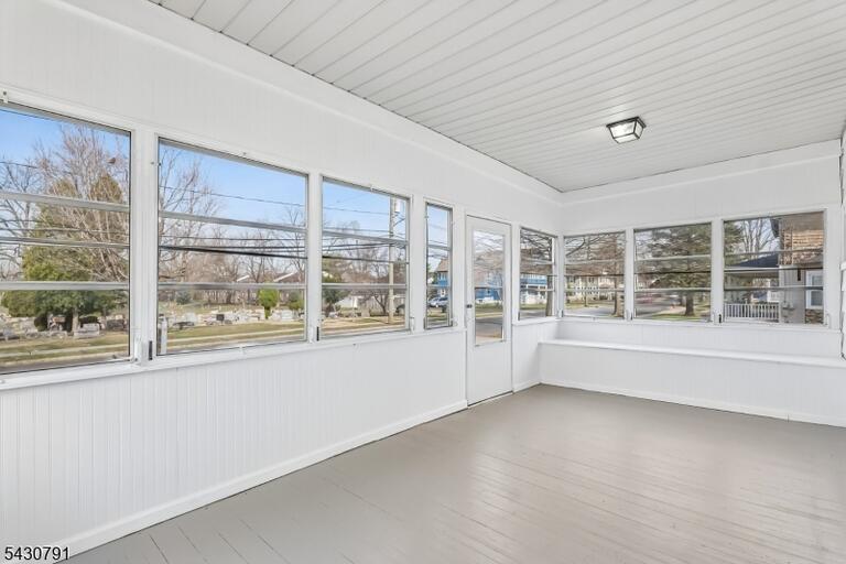 Property listing MLS 4050092 photo 4