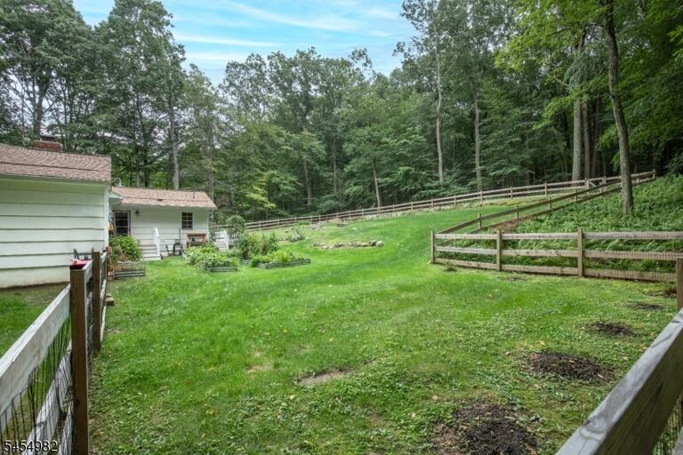 Property listing MLS 4050093 photo 43