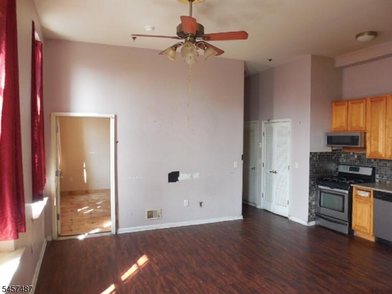 Property listing MLS 4050129 photo 3