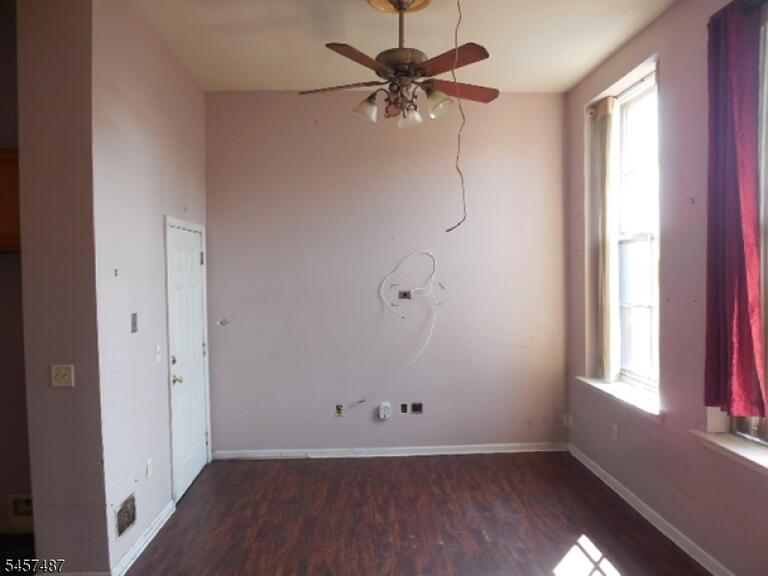 Property listing MLS 4050129 photo 4
