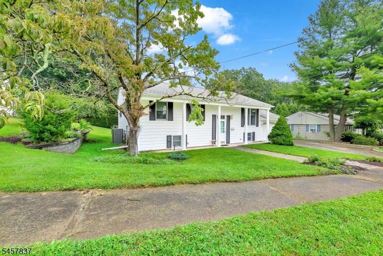 Property listing MLS 4050162 photo 2