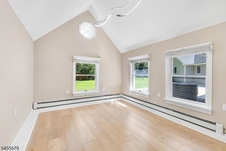 Property listing MLS 4050166 photo 8