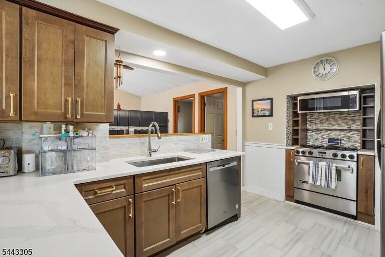 Property listing MLS 4050171 photo 12