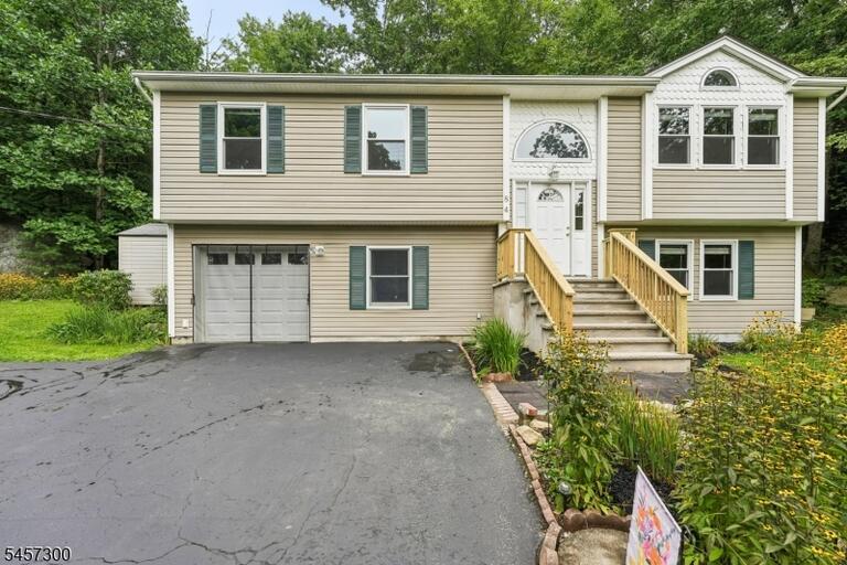 Property listing MLS 4050172 photo 1