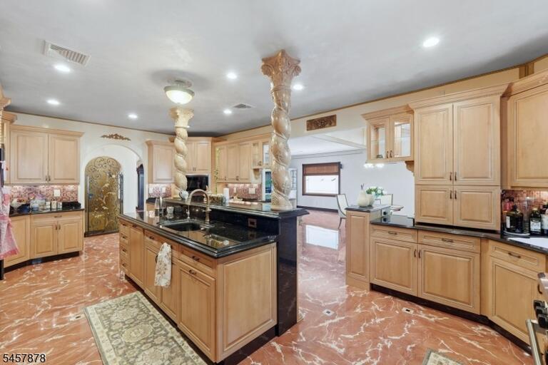 Property listing MLS 4050182 photo 13