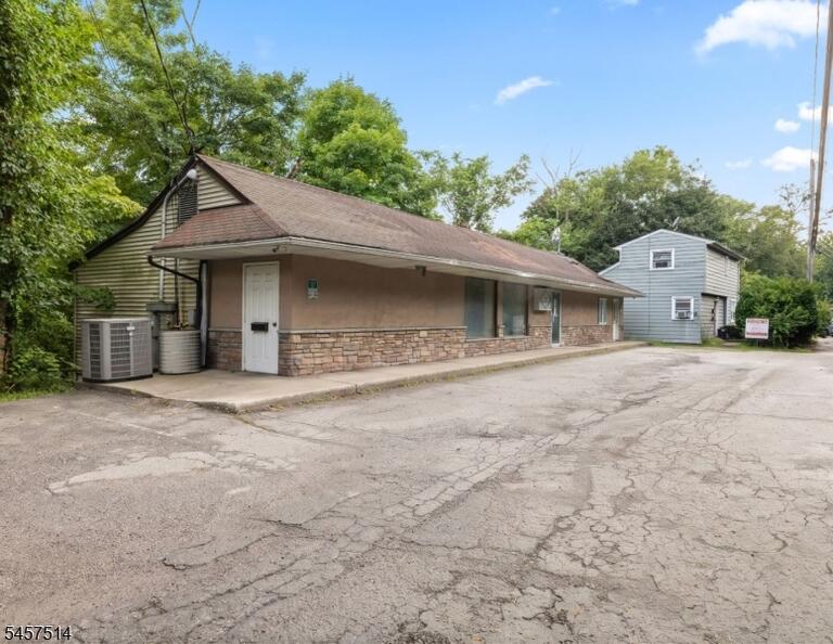 Property listing MLS 4050189 photo 3