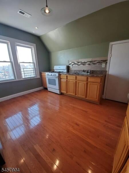 Property listing MLS 4050204 photo 2