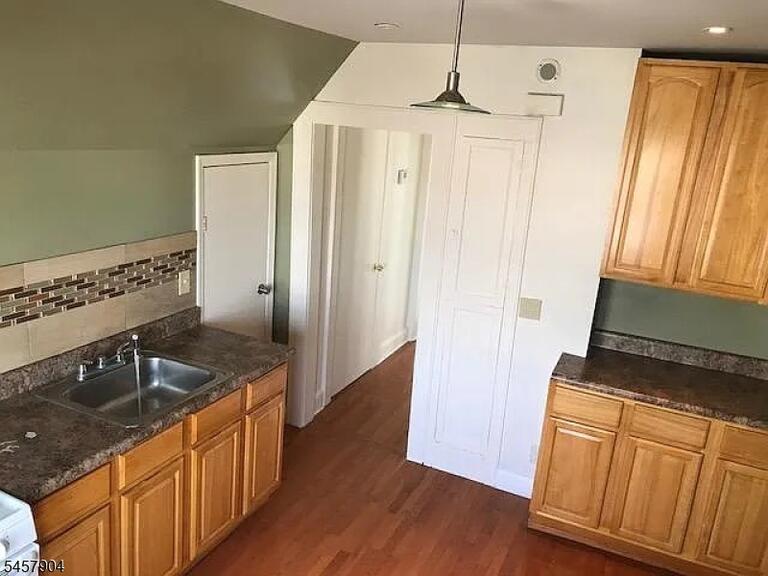Property listing MLS 4050204 photo 4