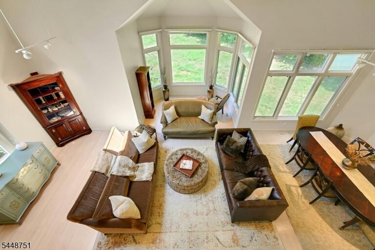 Property listing MLS 4050220 photo 10