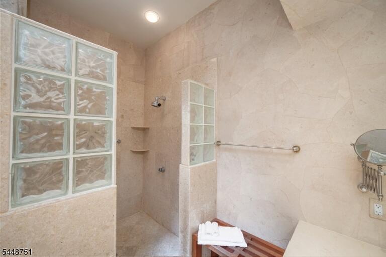 Property listing MLS 4050220 photo 24