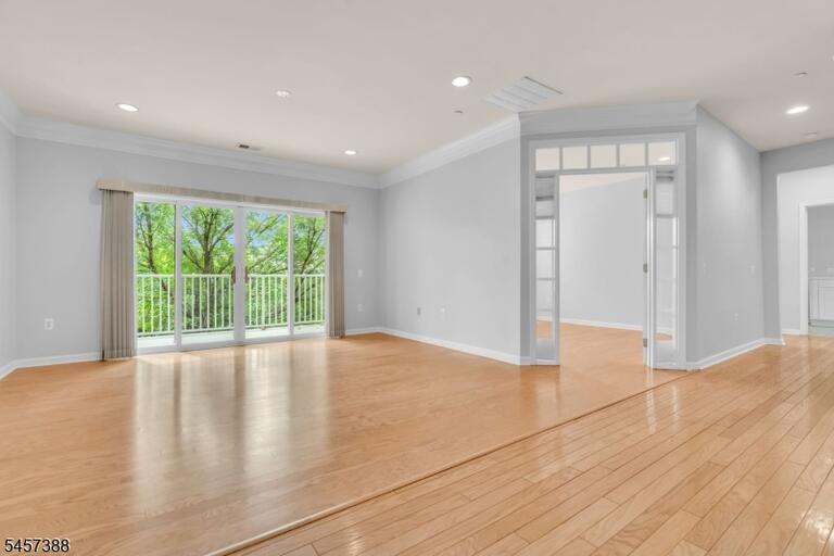 Property listing MLS 4050221 photo 2